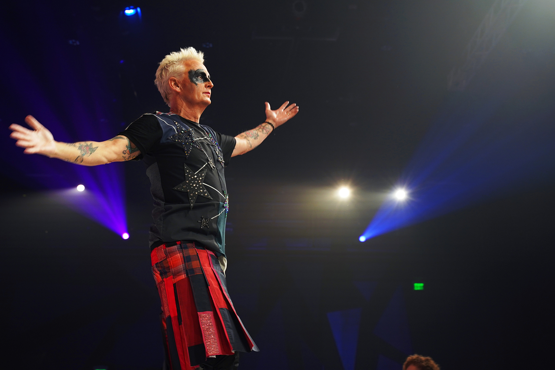 Local rockstar Mike McCready models found fashion at the 2025 Art for All Ball.